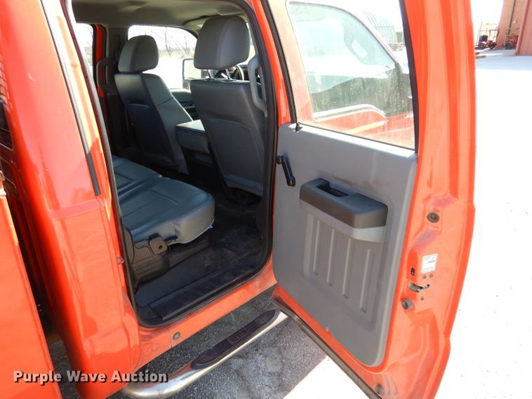 image for item IE9689 2014 Ford F250 Super Duty XL  Crew Cab utility bed pickup truck
