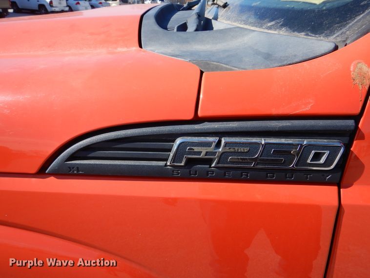 image for item IE9689 2014 Ford F250 Super Duty XL  Crew Cab utility bed pickup truck