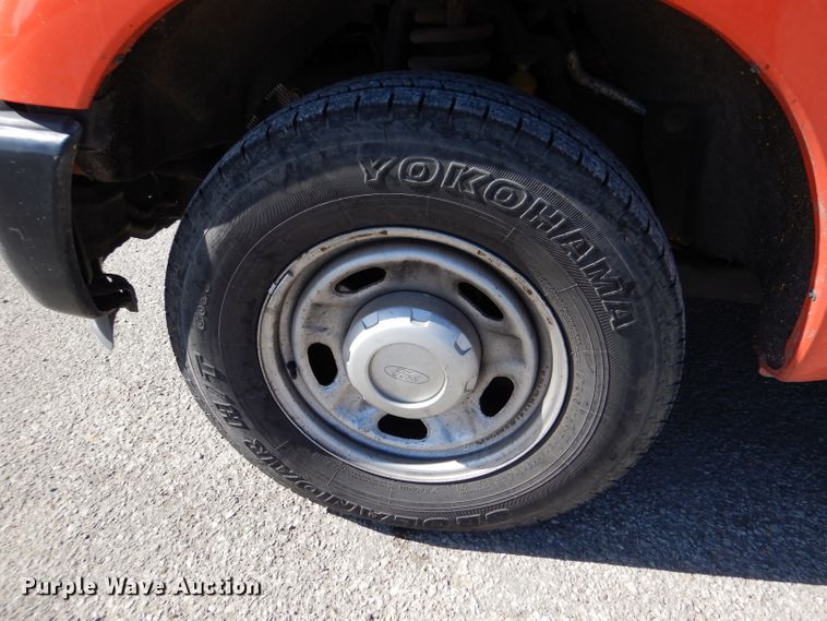 image for item IE9689 2014 Ford F250 Super Duty XL  Crew Cab utility bed pickup truck