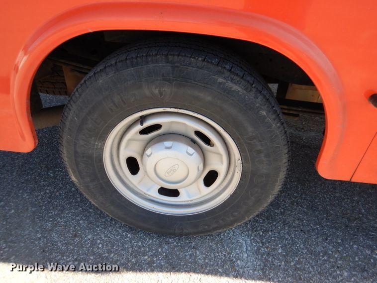 image for item IE9689 2014 Ford F250 Super Duty XL  Crew Cab utility bed pickup truck