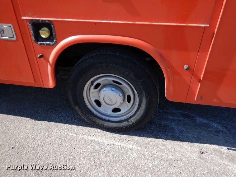 image for item IE9689 2014 Ford F250 Super Duty XL  Crew Cab utility bed pickup truck