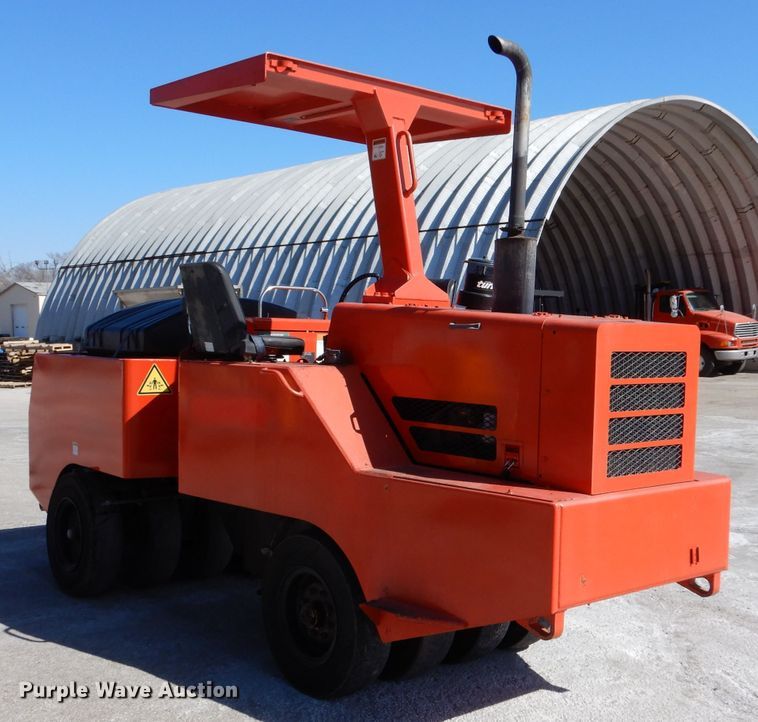 image for item IE9690 2000 Bomag BW11RH  pneumatic roller