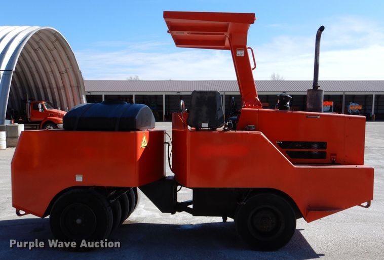 image for item IE9690 2000 Bomag BW11RH  pneumatic roller