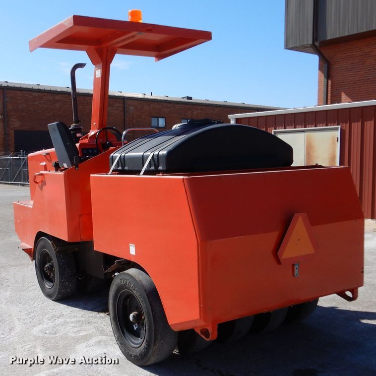 image for item IE9690 2000 Bomag BW11RH  pneumatic roller