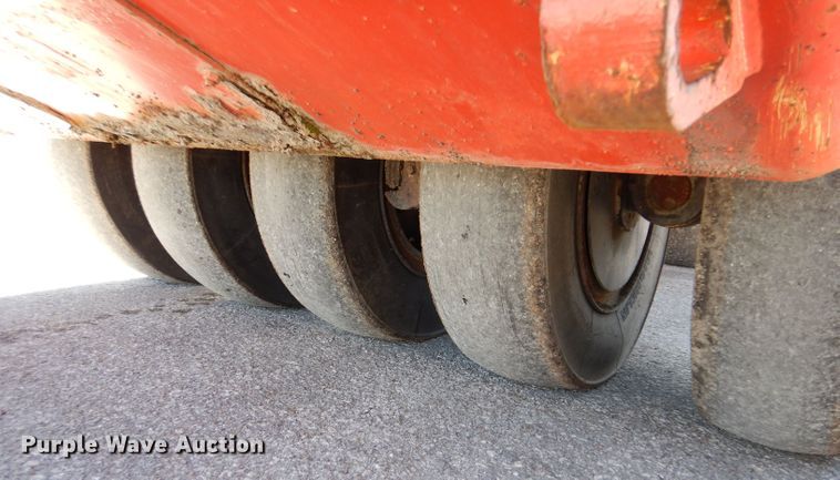 image for item IE9690 2000 Bomag BW11RH  pneumatic roller