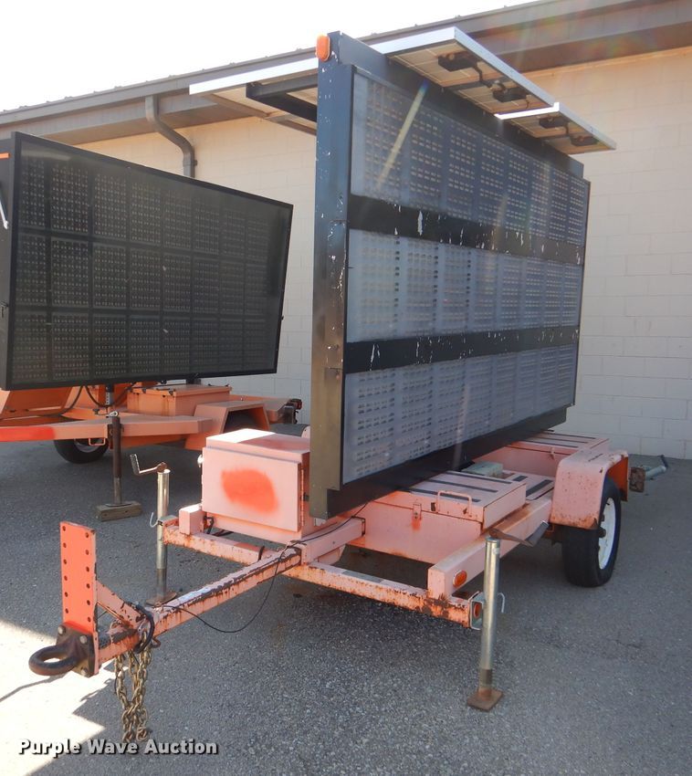 image for item IE9692 2005 American Signal CMS-T331  message board trailer