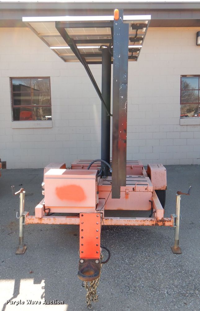 image for item IE9692 2005 American Signal CMS-T331  message board trailer