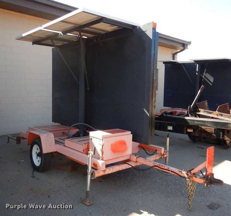 image for item IE9692 2005 American Signal CMS-T331  message board trailer