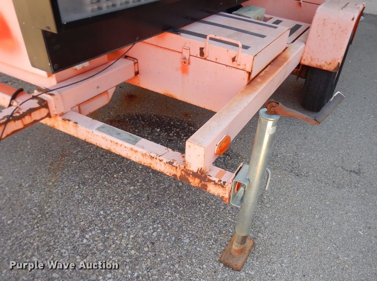 image for item IE9692 2005 American Signal CMS-T331  message board trailer