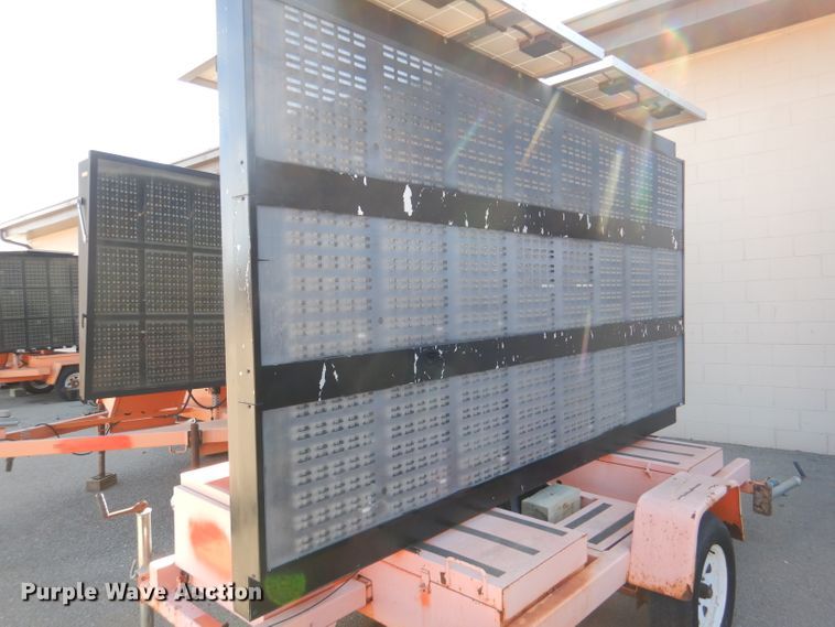 image for item IE9692 2005 American Signal CMS-T331  message board trailer