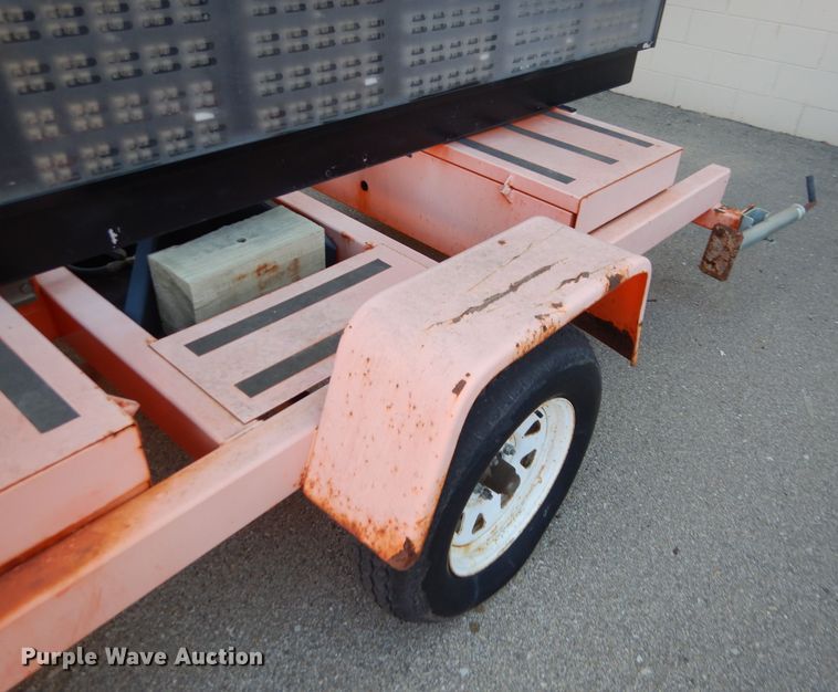 image for item IE9692 2005 American Signal CMS-T331  message board trailer