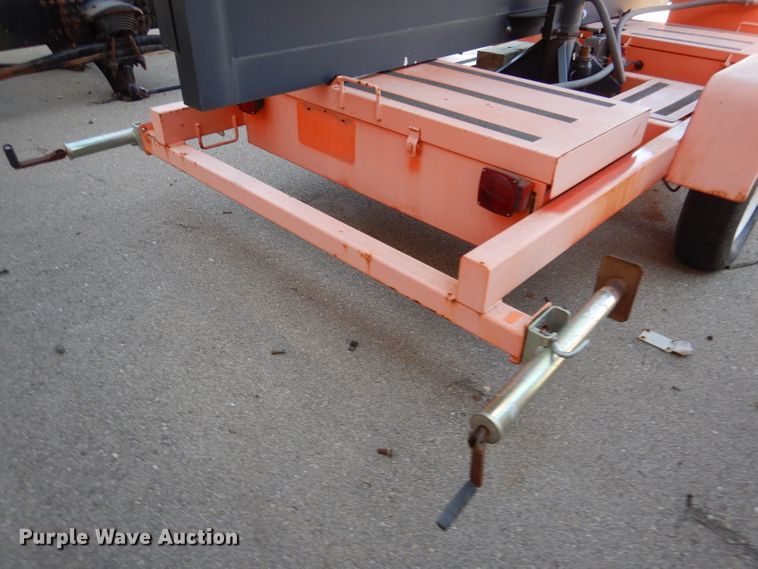 image for item IE9692 2005 American Signal CMS-T331  message board trailer