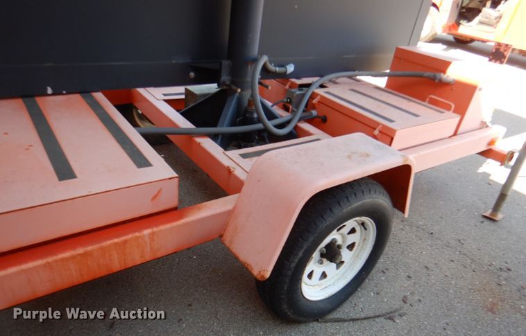 image for item IE9692 2005 American Signal CMS-T331  message board trailer