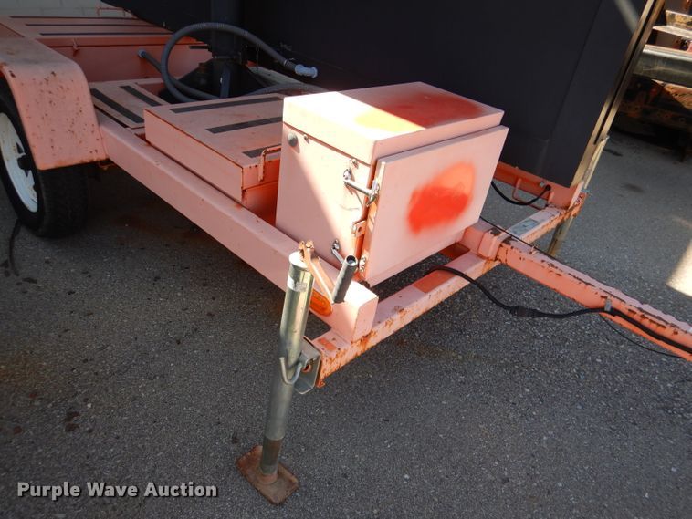 image for item IE9692 2005 American Signal CMS-T331  message board trailer