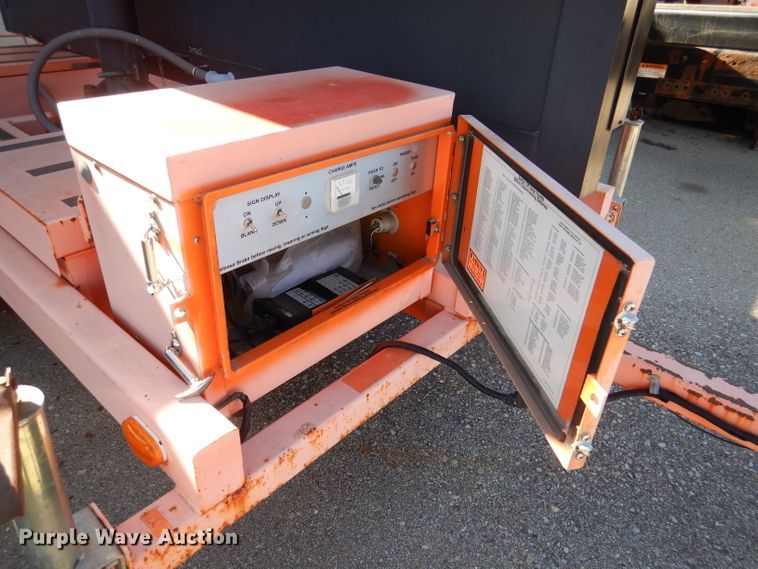 image for item IE9692 2005 American Signal CMS-T331  message board trailer