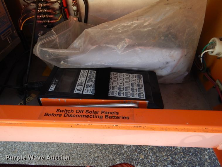 image for item IE9692 2005 American Signal CMS-T331  message board trailer