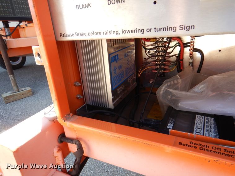 image for item IE9692 2005 American Signal CMS-T331  message board trailer