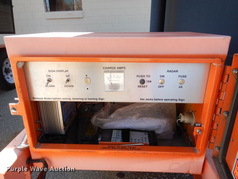 image for item IE9692 2005 American Signal CMS-T331  message board trailer