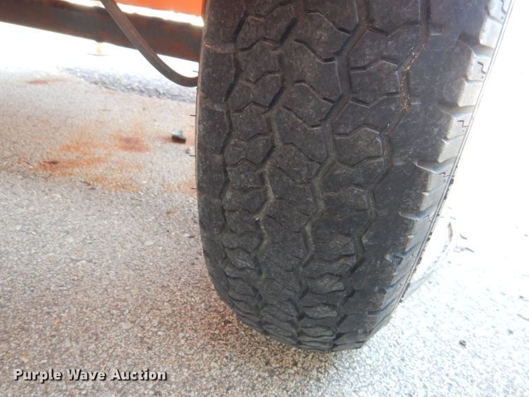 image for item IE9692 2005 American Signal CMS-T331  message board trailer