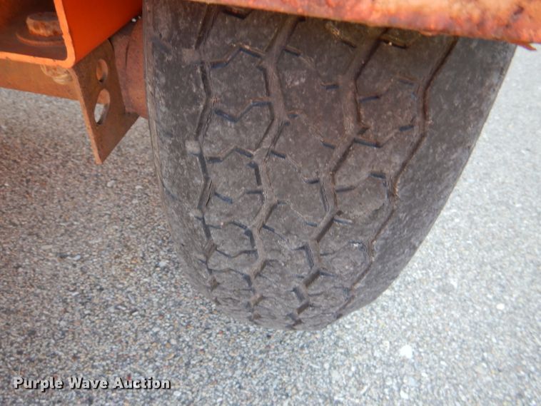 image for item IE9692 2005 American Signal CMS-T331  message board trailer