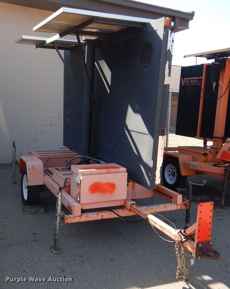 image for item IE9693 2005 American Signal CMS-T331  message board trailer