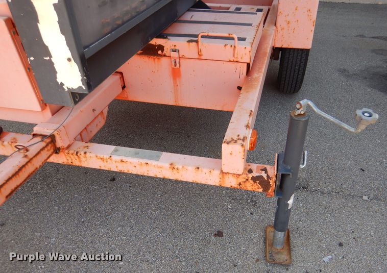 image for item IE9693 2005 American Signal CMS-T331  message board trailer