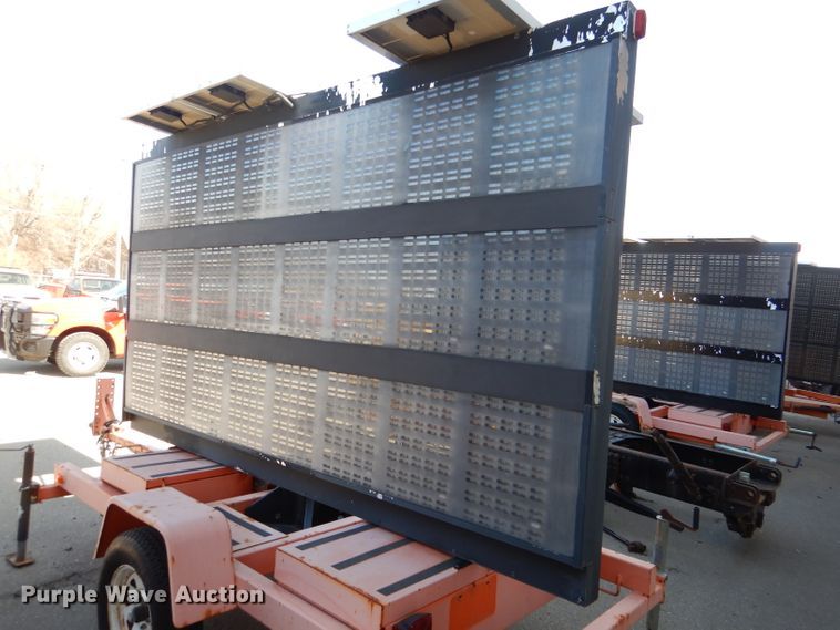 image for item IE9693 2005 American Signal CMS-T331  message board trailer