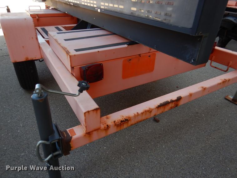 image for item IE9693 2005 American Signal CMS-T331  message board trailer