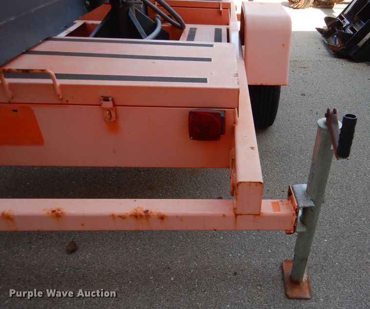 image for item IE9693 2005 American Signal CMS-T331  message board trailer