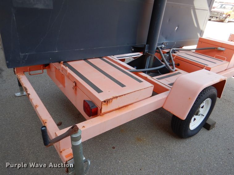 image for item IE9693 2005 American Signal CMS-T331  message board trailer