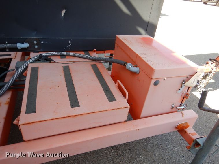 image for item IE9693 2005 American Signal CMS-T331  message board trailer