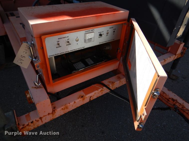 image for item IE9693 2005 American Signal CMS-T331  message board trailer