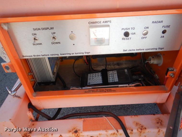 image for item IE9693 2005 American Signal CMS-T331  message board trailer