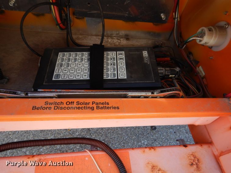 image for item IE9693 2005 American Signal CMS-T331  message board trailer