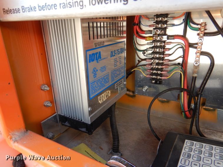 image for item IE9693 2005 American Signal CMS-T331  message board trailer