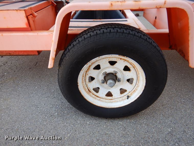 image for item IE9693 2005 American Signal CMS-T331  message board trailer