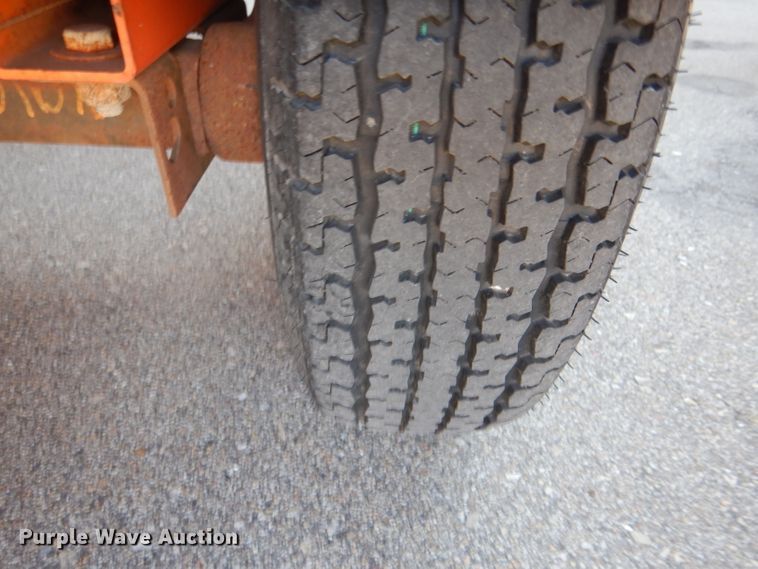 image for item IE9693 2005 American Signal CMS-T331  message board trailer