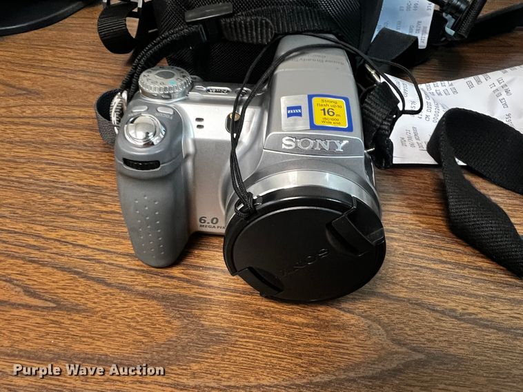 image for item JH9398 (4) cameras