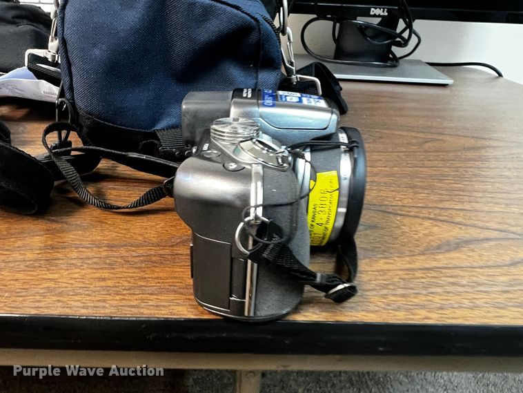 image for item JH9398 (4) cameras