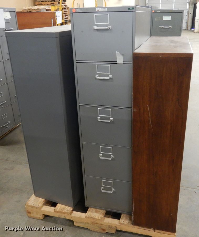 Furniture in Topeka, KS Item LK9567 sold Purple Wave