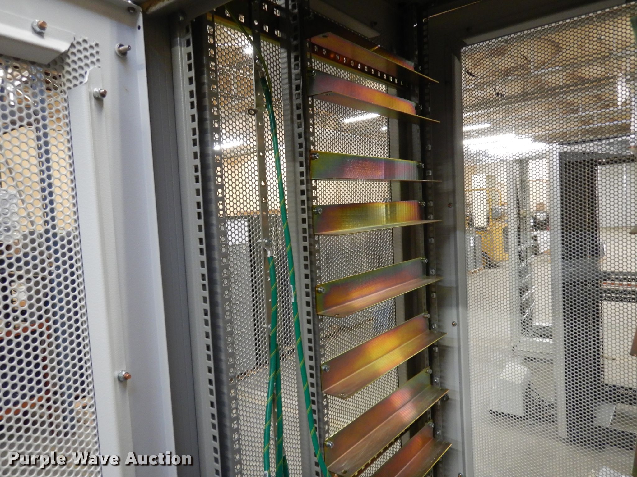 Motorola server rack in Topeka, KS | Item LK9540 sold | Purple Wave