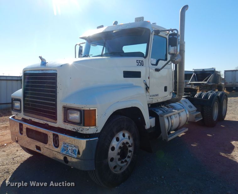 image for item DF0030 2014 Mack CHU613  semi truck