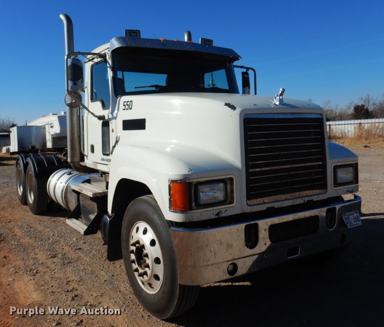image for item DF0030 2014 Mack CHU613  semi truck