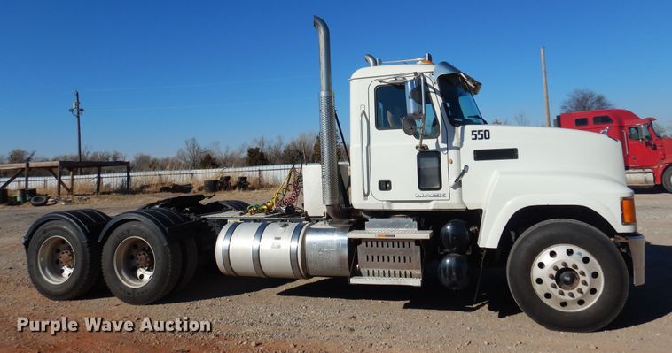 image for item DF0030 2014 Mack CHU613  semi truck