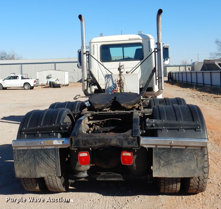 image for item DF0030 2014 Mack CHU613  semi truck