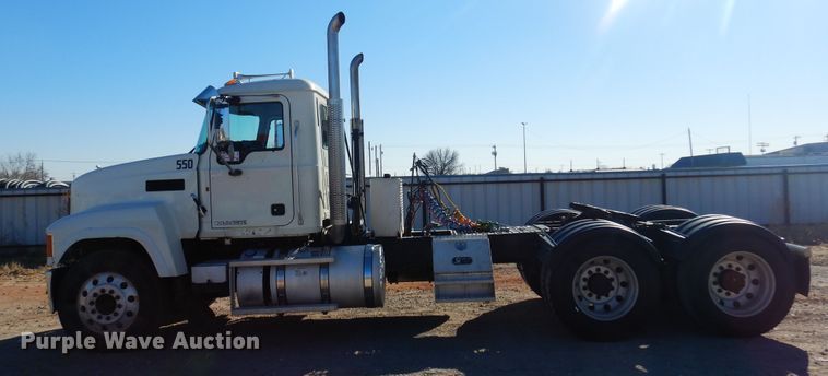 image for item DF0030 2014 Mack CHU613  semi truck