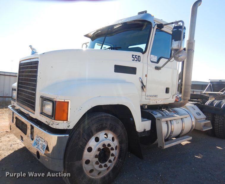 image for item DF0030 2014 Mack CHU613  semi truck