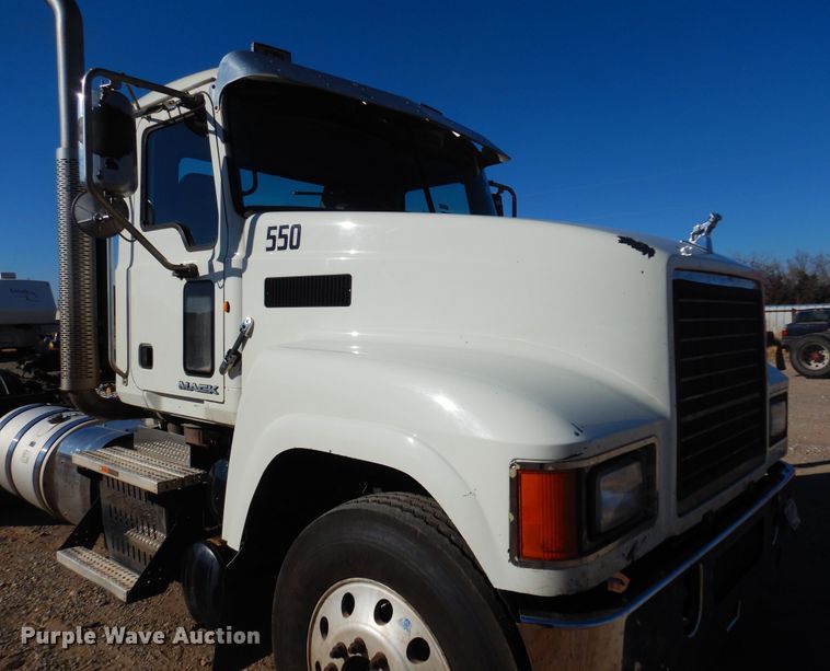 image for item DF0030 2014 Mack CHU613  semi truck