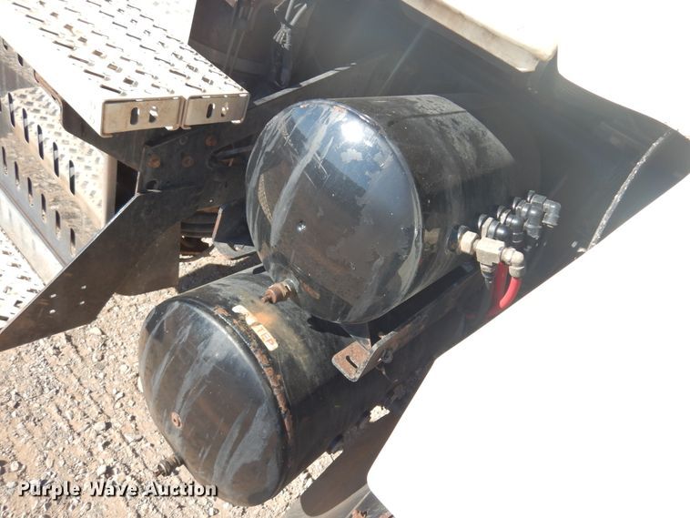 image for item DF0030 2014 Mack CHU613  semi truck