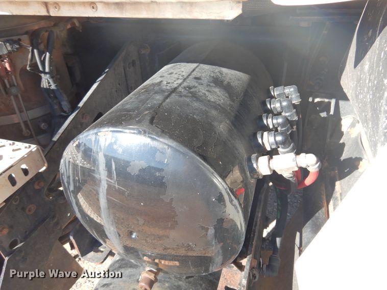 image for item DF0030 2014 Mack CHU613  semi truck